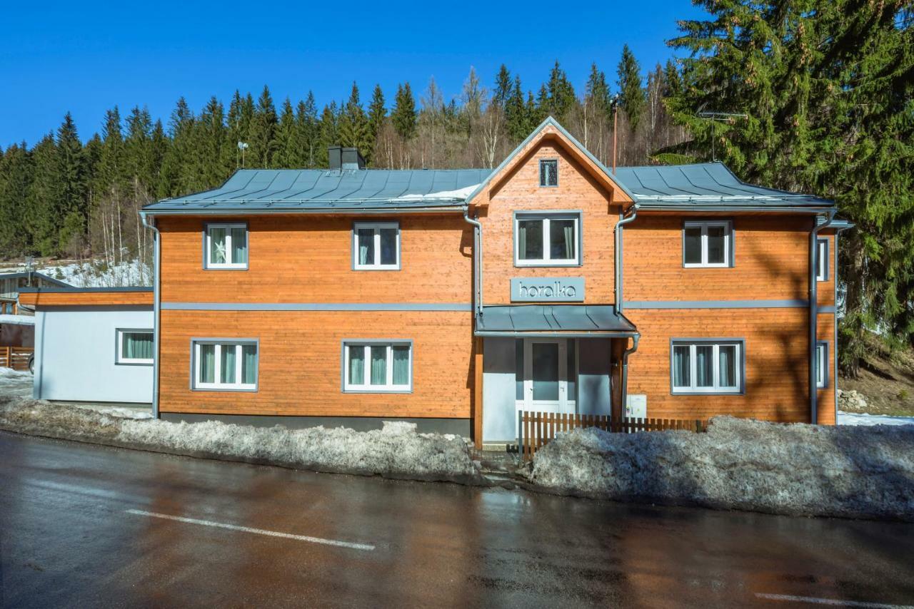 Horalka Apartman Pec Pec pod Snezkou Exteriör bild